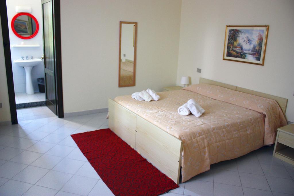 Hotel La Pineta Arborea Szoba fotó