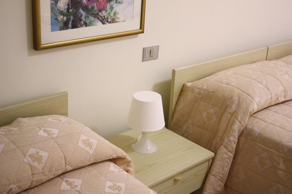 Hotel La Pineta Arborea Szoba fotó